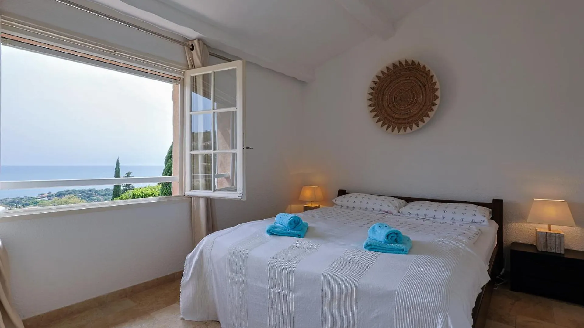 Provenzalisches Haus Homard - Mit Privatem Garten Und Meerblick By Riviera Homelife Saint-Raphael  Holiday home Saint-Raphael (Var)